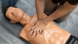 SAN FRANCISCO - JUNE 01: A woman performs chest compressions on a mannequin while learning C.P.R. on the steps of San Francisco city hall following a press conference celebrating the 50th anniversary of lifesaving by using C.P.R. June 1, 2010 in San Francisco, California. Dozens of people stopped for free C.P.R. lessons given by volunteers from the San Francisco Paramedic Association. C.P.R. (cardiopulmonary resuscitation) is a combination of rescue breathing and chest compressions delivered to aid victims who are in cardiac arrest by keeping oxegenated blood flowing to vital organs. (Photo by Justin Sullivan/Getty Images)