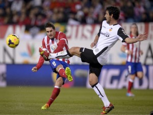 Atletico Madrid's midfielder Koke (L) vies with Valencia's midfielder Daniel Parejo during the Spanish league football match Club Atletico de Madrid vs Valencia CF at the Vicente Calderon stadium in Madrid on December 15, 2013.   AFP PHOTO/ DANI POZO        (Photo credit should read DANI POZO/AFP/Getty Images)