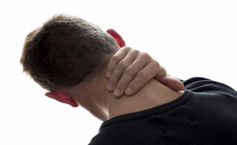 أفضل طريقة لعلاج تشنج الرقبة.. في 60 ثانية فقط!