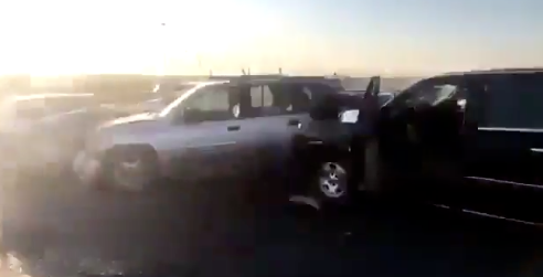 فيديو | وانيت يتسبب في اصطدام عدد كبير من السيارات على طريق كبد