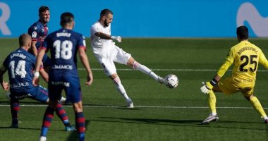 بالفيديو.. ريال مدريد ينتزع صدارة الدوري الاسباني برباعية فى شباك هويسكا