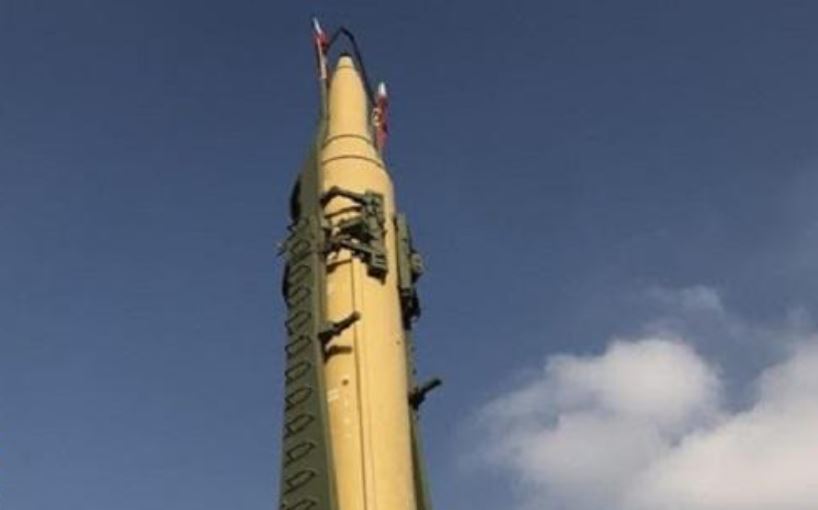 شاهد لحظة انفجار صاروخ باليستي حوثي في صنعاء بعد فشل إطلاقه باتجاه المملكة وسقوط عشرات القتلى