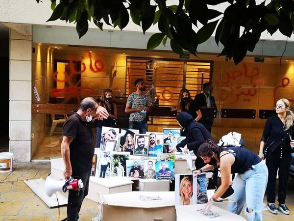 مواجهة عنيفة بين أهالي ضحايا انفجار المرفأ والقوى الأمنية أمام منزل وزير الداخلية