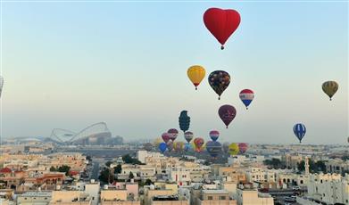 مهرجان المناطيد يزين سماء الدوحة