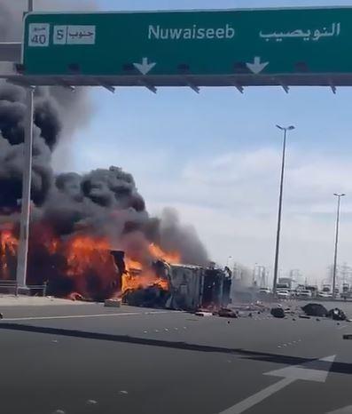 انقلاب شاحنة نقل باتجاه النويصيب.. ونجاة قائدها