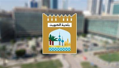 البلدية تقوم بتنظيف شواطئ الكويت