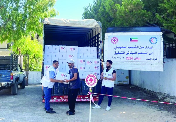 «الهلال الأحمر الكويتي» تواصل توزيع المساعدات على اللبنانيين في الجنوب